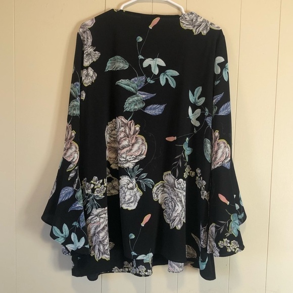 City Chic Floral Bell Sleeve Quarter Zip Blouse XL (22) - Picture 7 of 7
